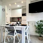 - Close To Center - Air Conditioning - Wifi شقة *