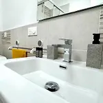 - Close To Center - Air Conditioning - Wifi شقة مينتون