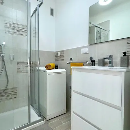 - Close To Center - Air Conditioning - Wifi
