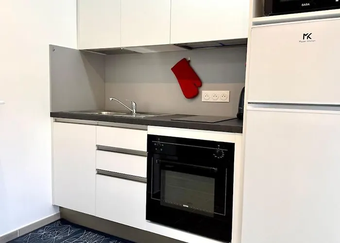 - Close To Center - Air Conditioning - Wifi * מנטון