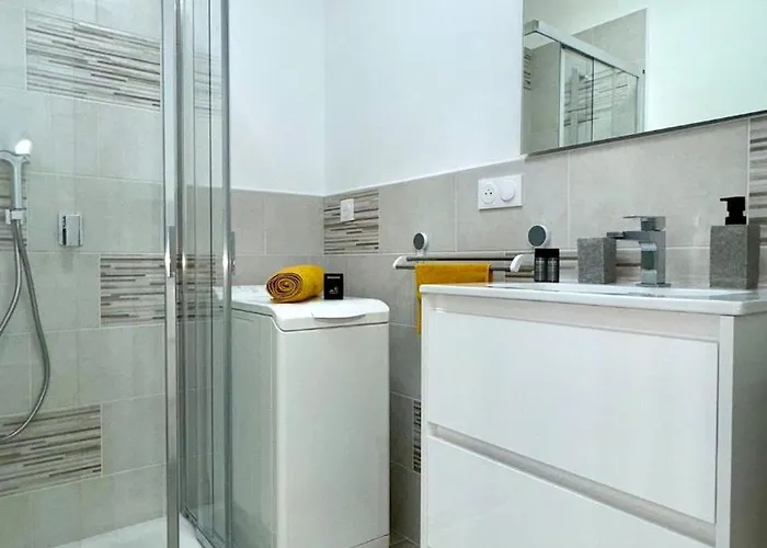 - Close To Center - Air Conditioning - Wifi