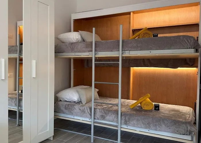 - Close To Center - Air Conditioning - Wifi מנטון